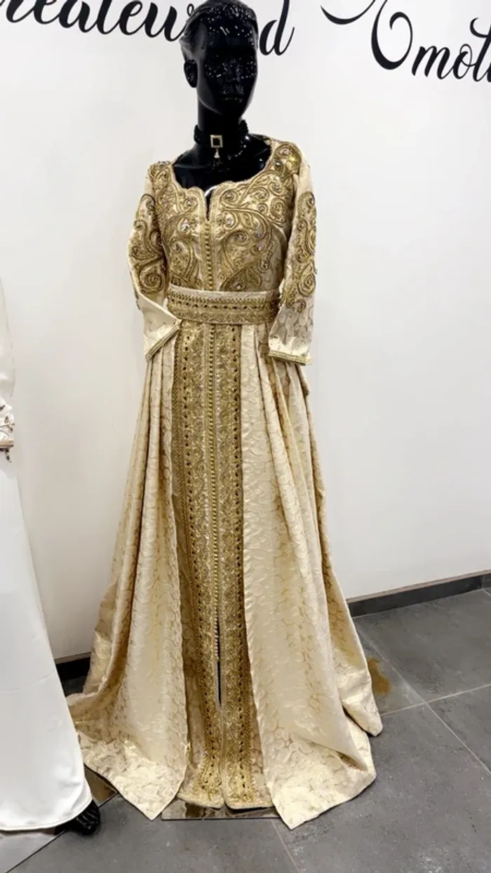 Magnifique caftan en liquidation. Profitez-en ! - photo numéro 11