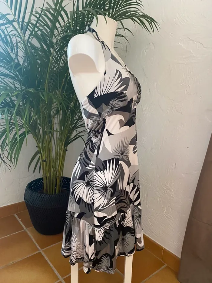 Robe dos nu - photo numéro 4