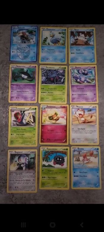 Lot de 12 cartes pokemon officielles françaises dont une de 120 pv et une de 130 pv