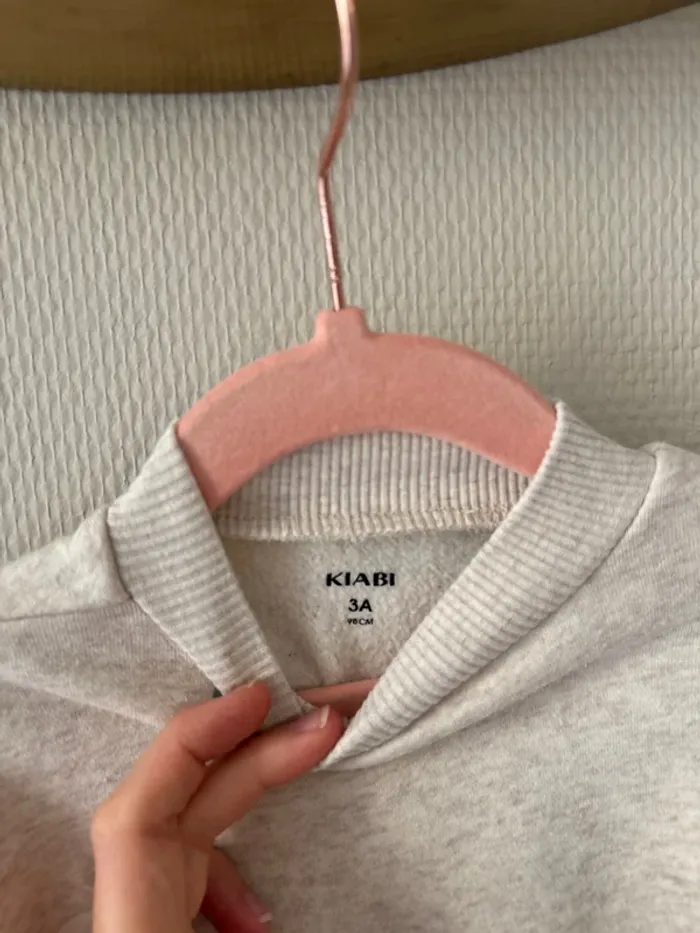 Pull de Noël porté 1 fois - 3 ans - photo numéro 3