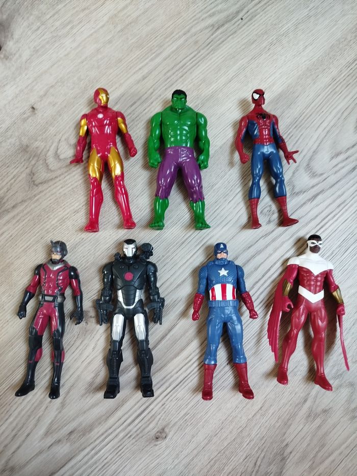 Lot figurines Avengers