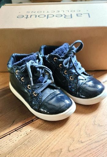 Baskets pailletées et vernies