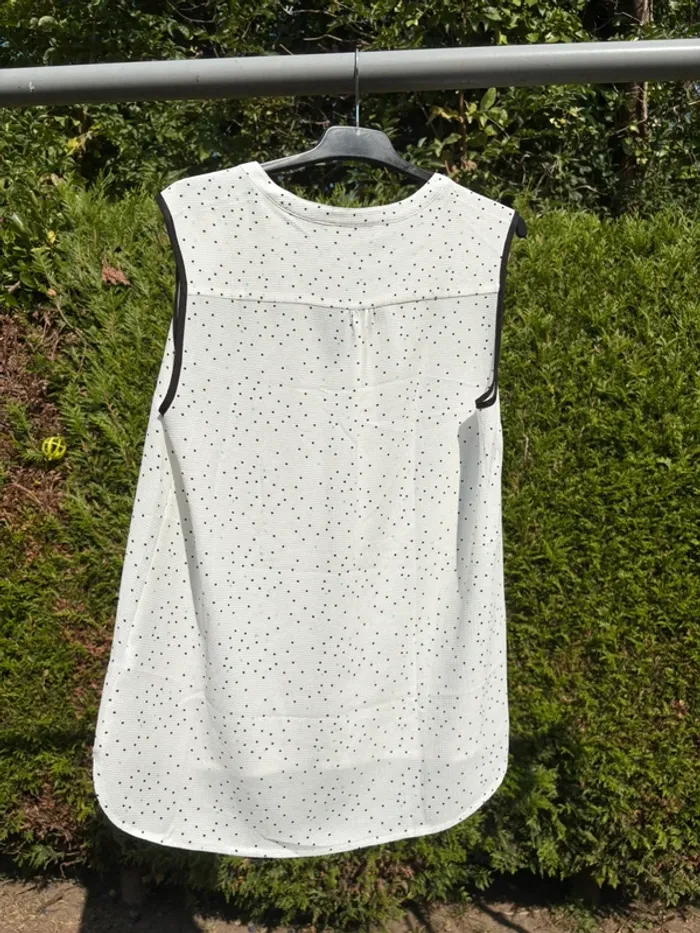 Débardeur style blouse blanc à pois noirs et bleus rétro – Marque Camaïeu - photo numéro 2