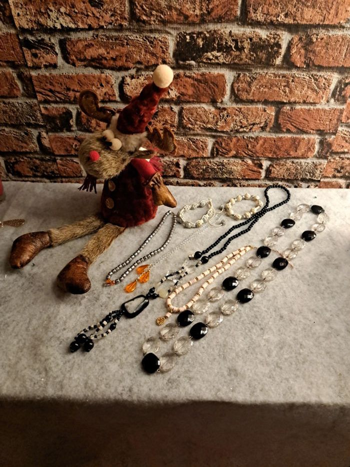 Lot de bijoux multicolore noir blanc