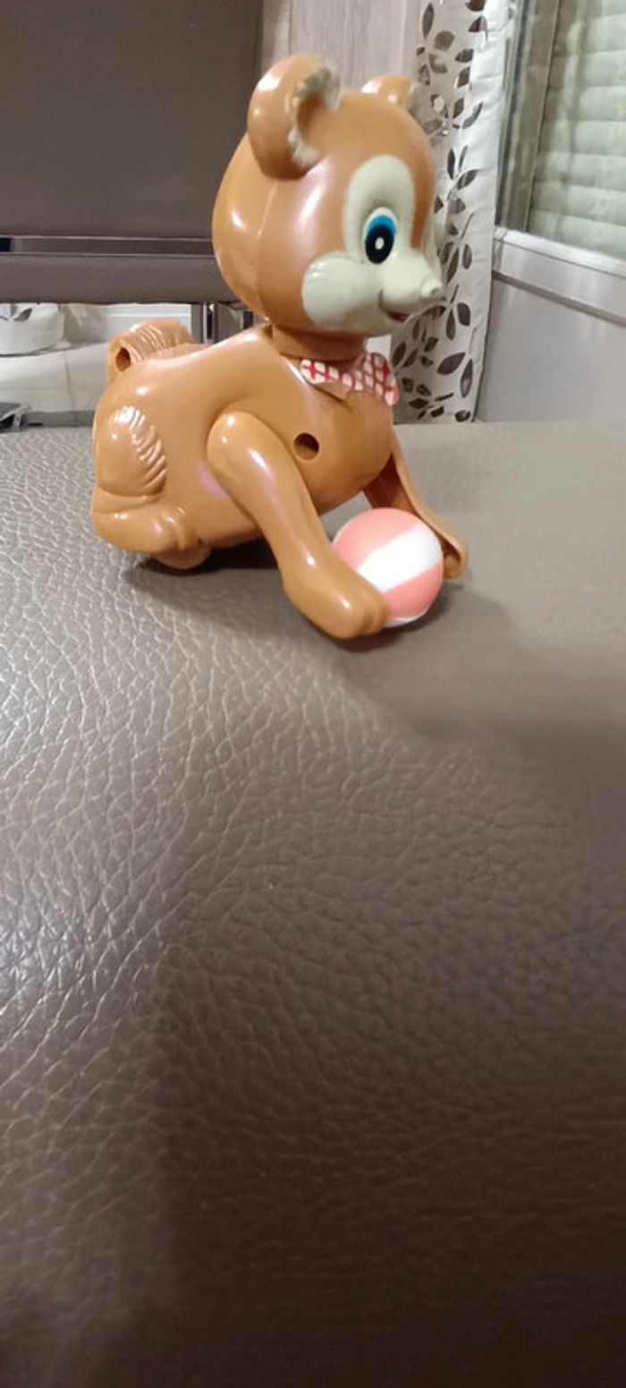 Chat qui saute - photo numéro 2