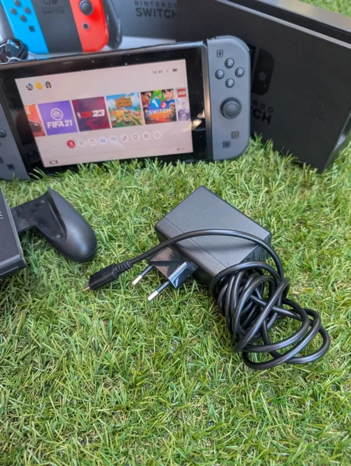 Console Nintendo Switch manettes carte SD pochette ect.. - photo numéro 17
