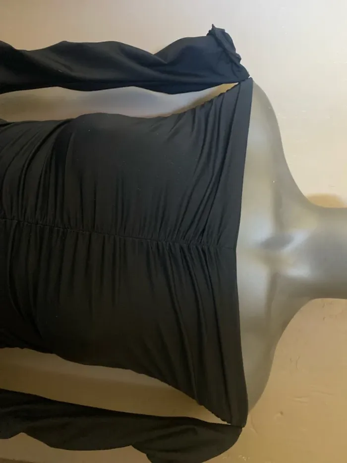 Robe noir - photo numéro 2