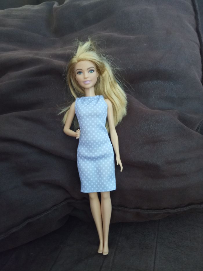 Jolie Poupée "Mattel" (Indonésie) - photo numéro 2