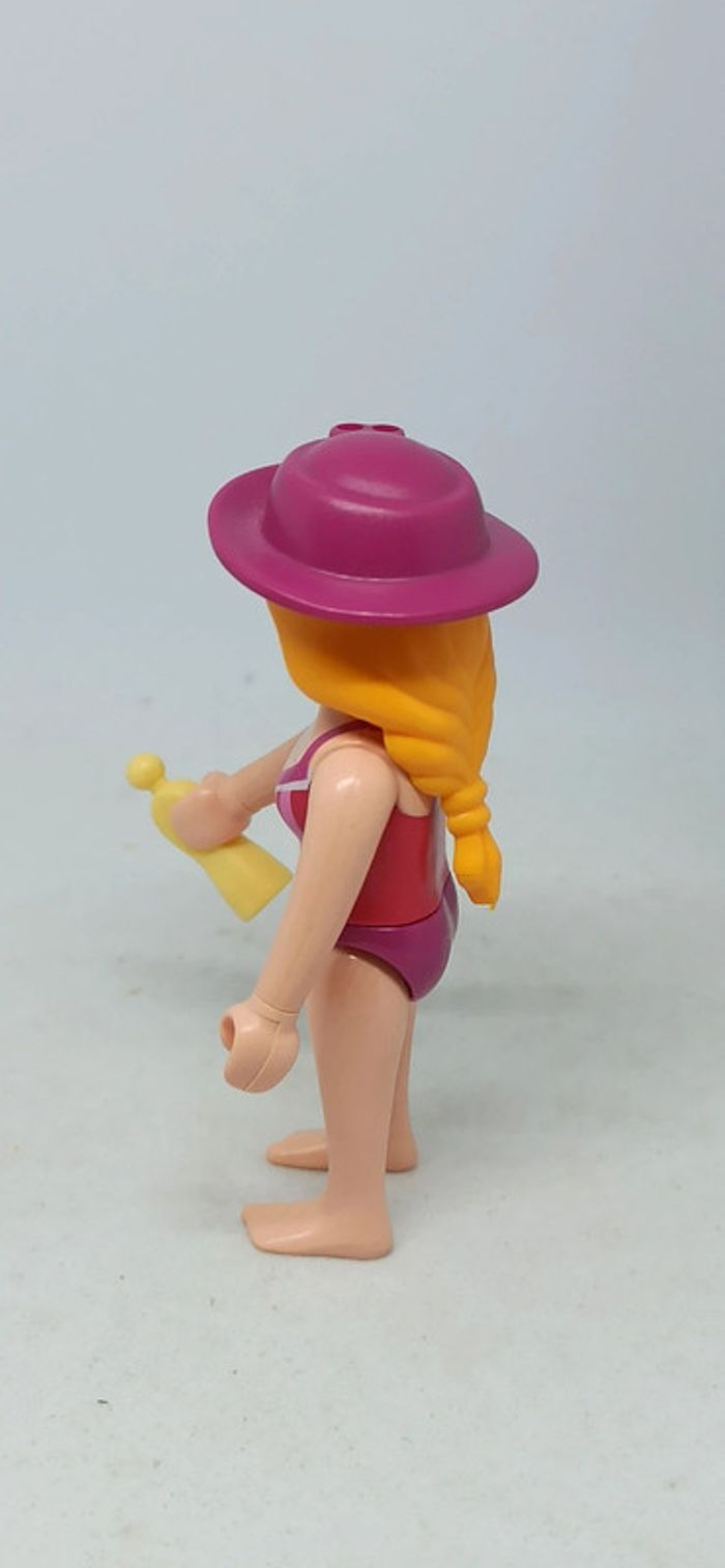 Femme maillot de bain rose avec chapeau et crème playmobil - photo numéro 3