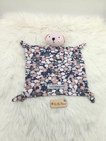 Doudou plat Ours Fleurs Lulu Castagnette rose violet