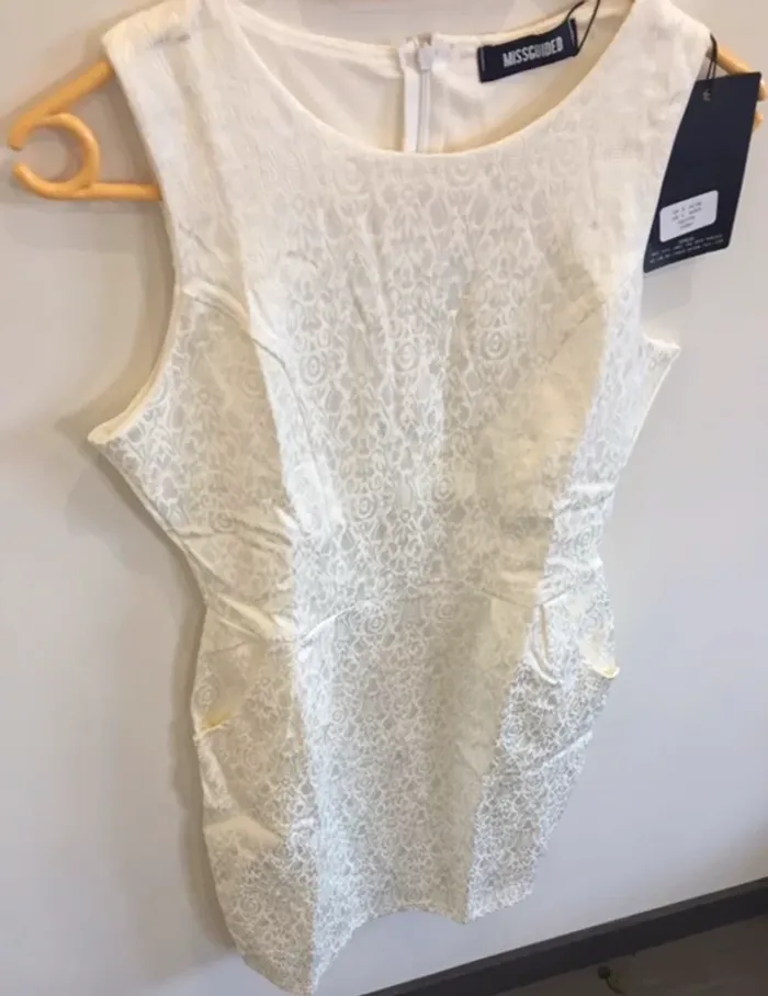 Robe élégante crème Missguided