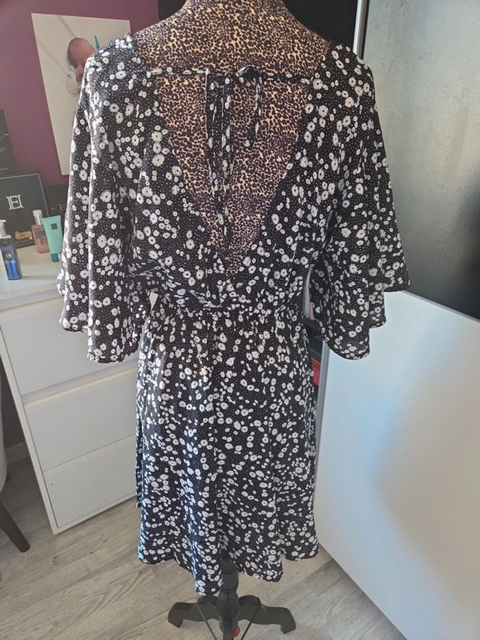 Robe à Fleur 🌸 Noir et Blanche de chez shein en taille S - photo numéro 4