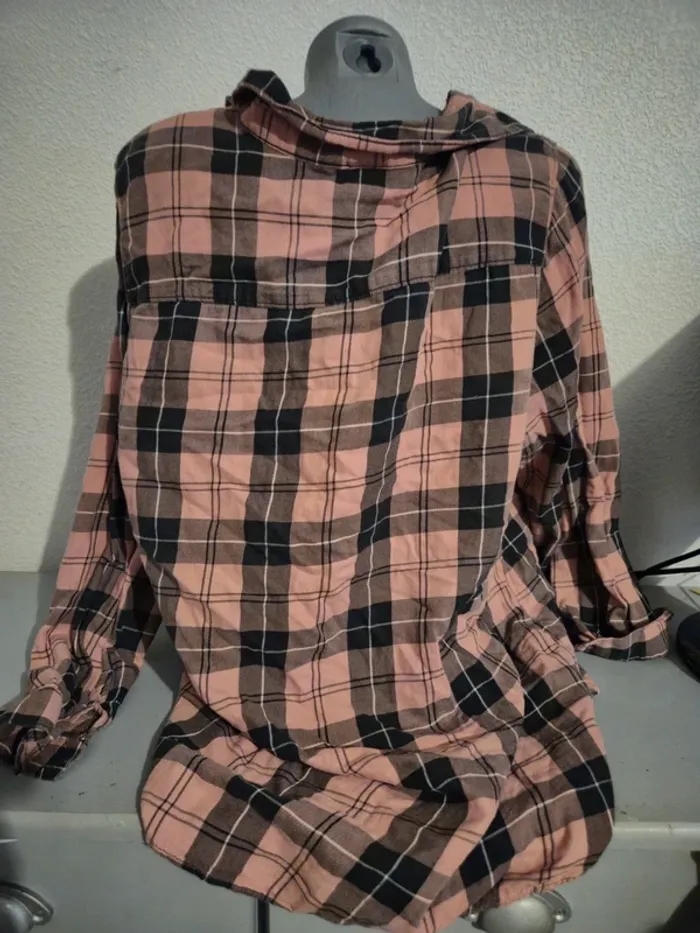 Chemise a carreaux rose manche longue en excellent état taille XL - photo numéro 2