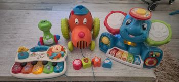 Lot jouets bébé