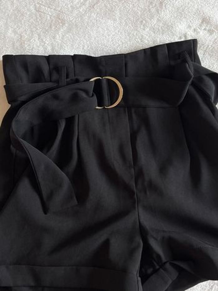 Short ceinturé noir taille haute - photo numéro 6