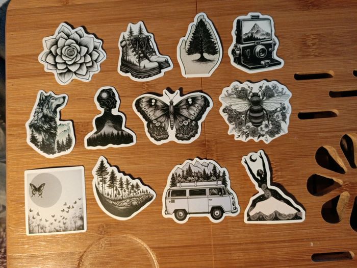 Stickers noirs et blancs paysage et autres  .