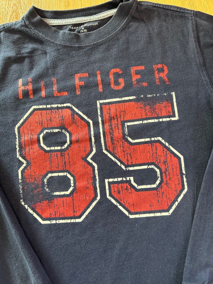 T-shirt longues manches Tommy Hilfiger taille 8-10 ans - photo numéro 2