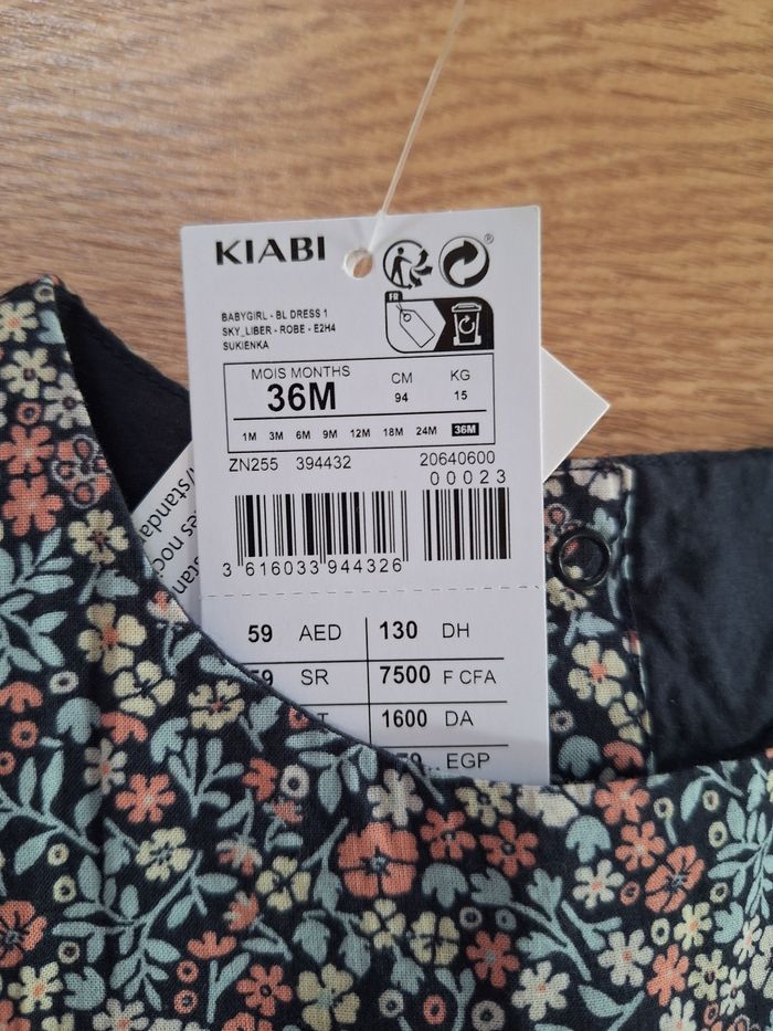 Robe fleurie manches courtes 36 mois (94cm) - photo numéro 3