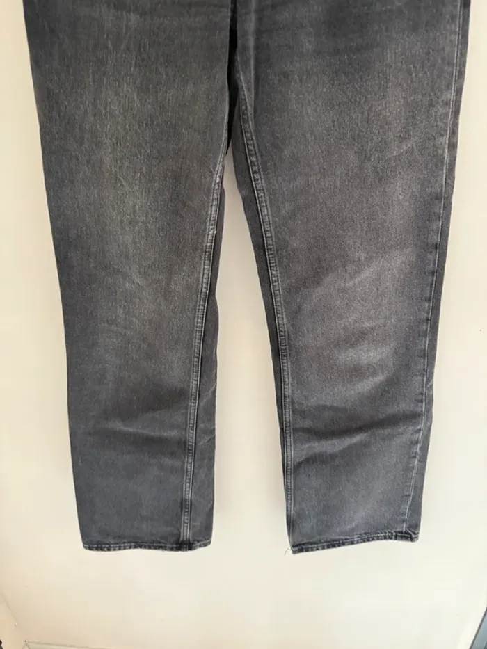 Jean noir Zara jambes droites - photo numéro 4