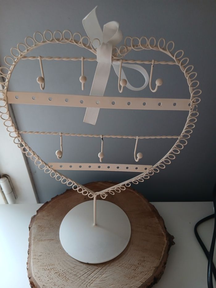 Présentoir à bijoux cœur en métal