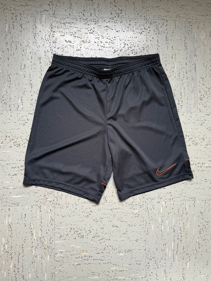 Short Nike Dri-Fit.