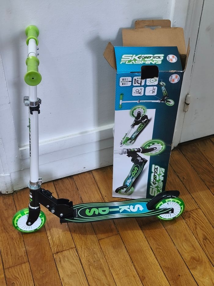 Trottinette  lumières LED. - photo numéro 3