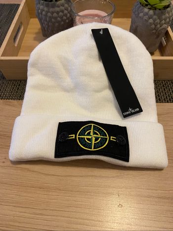 Bonnet stone island