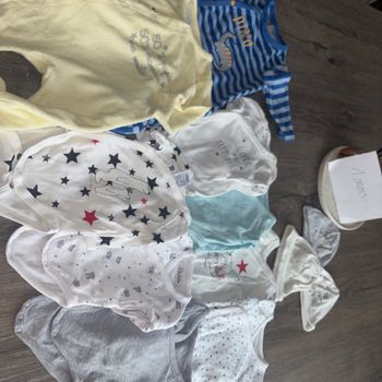 Lot vêtement bébé 1 mois