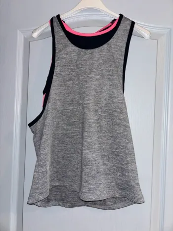 Maillot de sport avec brassière intégrée