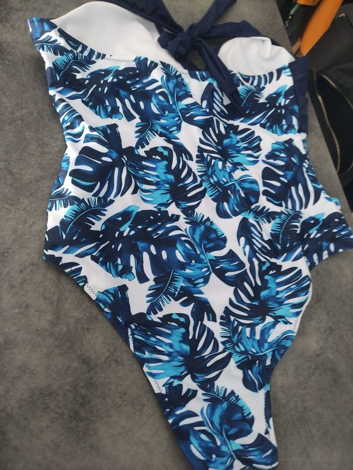 Maillot de bain taille 44 - photo numéro 2