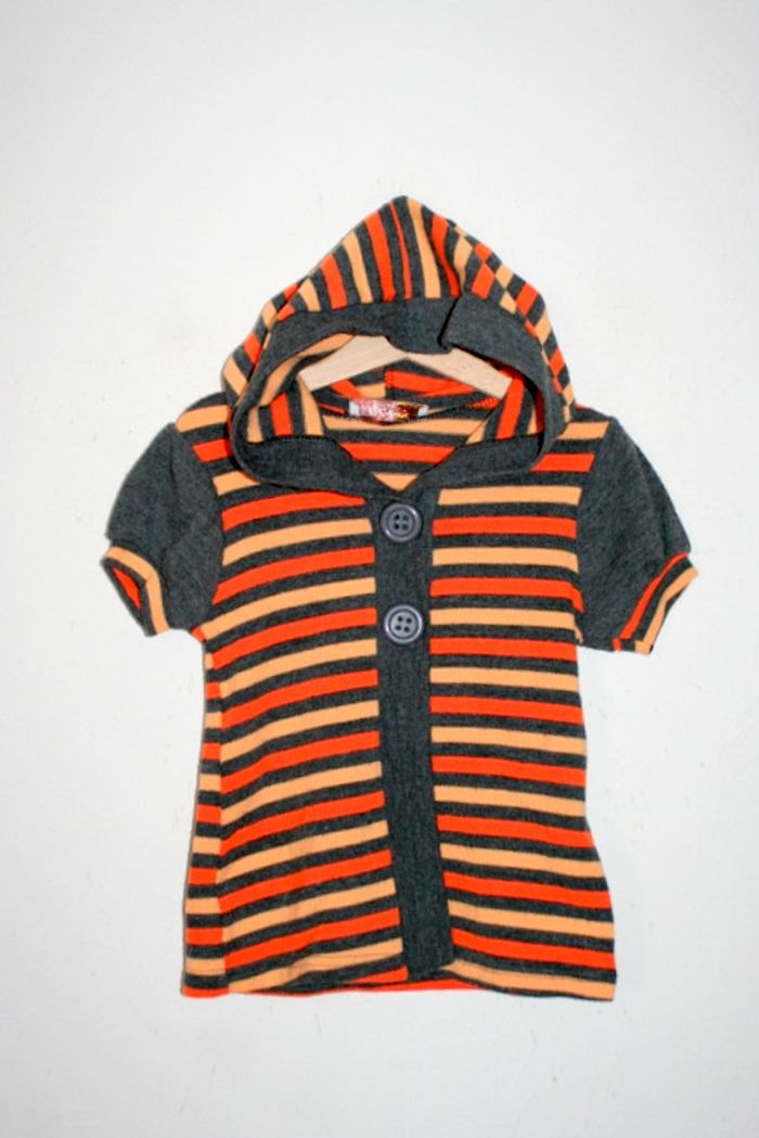 Gilet manches courtes à capuche rayé 6 ans