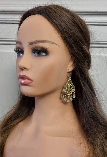 Boucles d'oreilles oriental doré pendante motifs filigrané et pierre verte