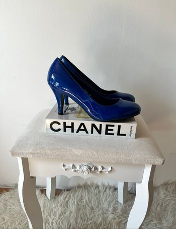 Escarpins bout rond bleu roi vernis T40 BE 💙