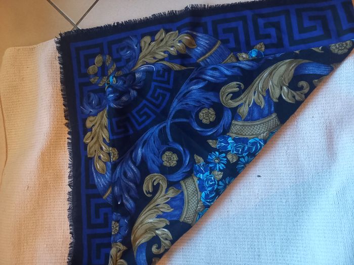 ✨ Magnifique foulard baroque bleu & or – grand format ✨ - photo numéro 2
