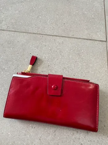 Portefeuille rouge, neuf sans étiquette, 19,5*10cm