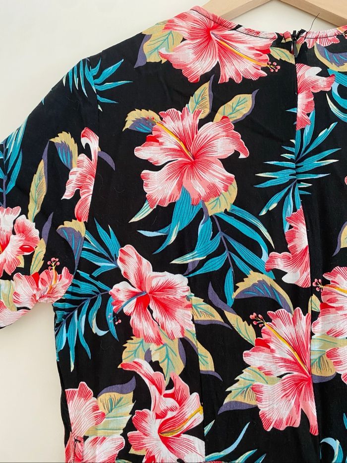 Robe noire à fleurs - photo numéro 6