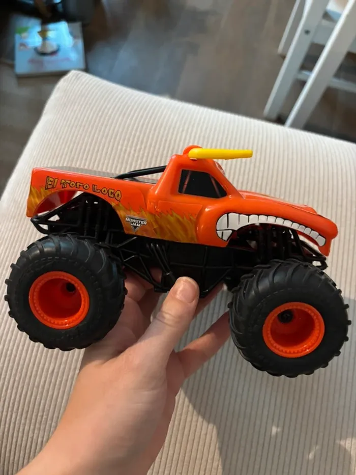 Voiture camion Monster truck bon état - photo numéro 2
