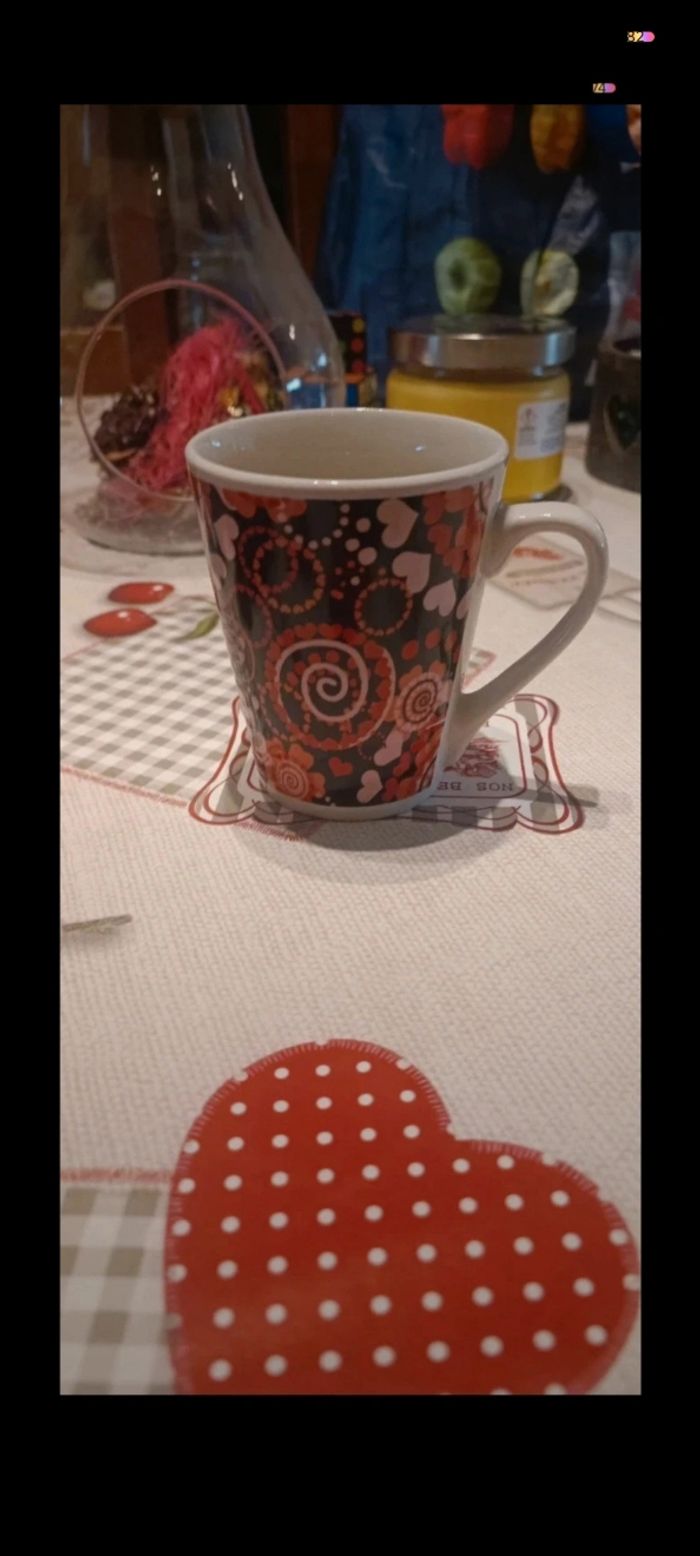 Tasse noir et rouge - photo numéro 4