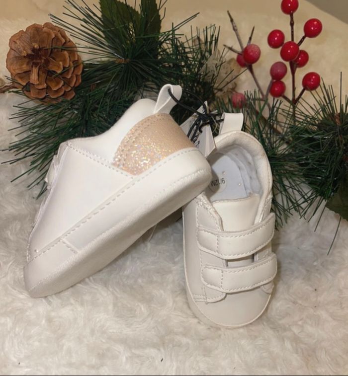 Baskets fille Kiabi 9-12 mois – Neuves avec étiquette – Fermeture à scratch