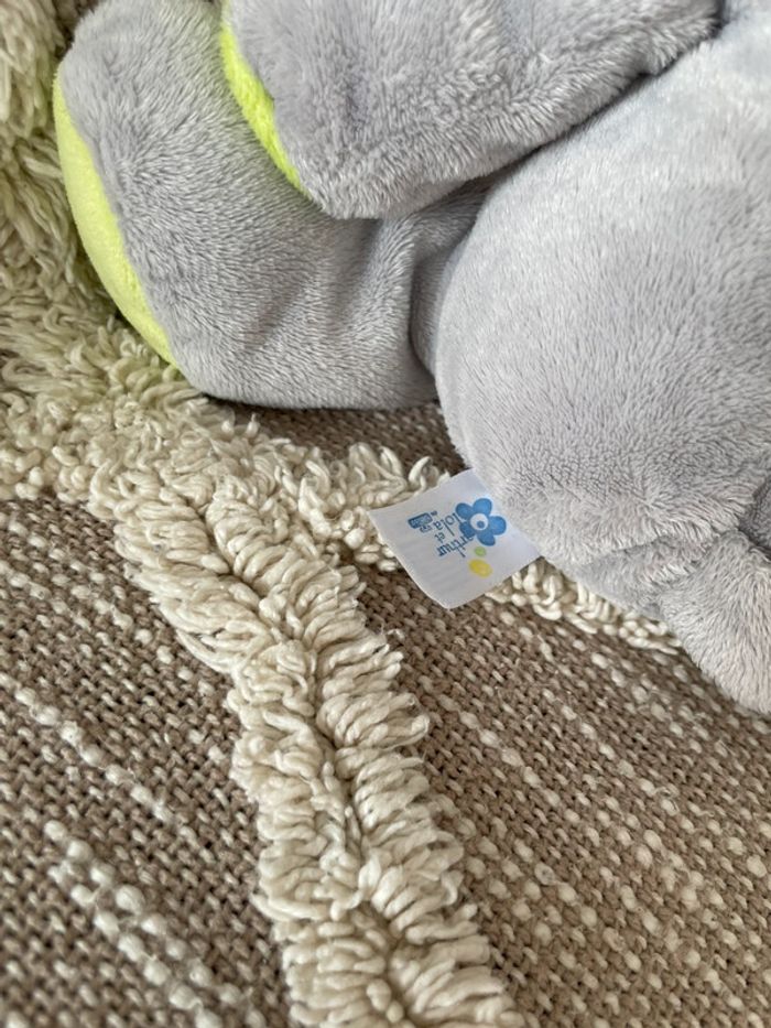 Peluche doudou 20cm Arthur et Lola éléphant bleu et gris fleur verte bon état - photo numéro 5