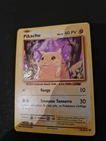 Carte pokémon pikachu 35/108