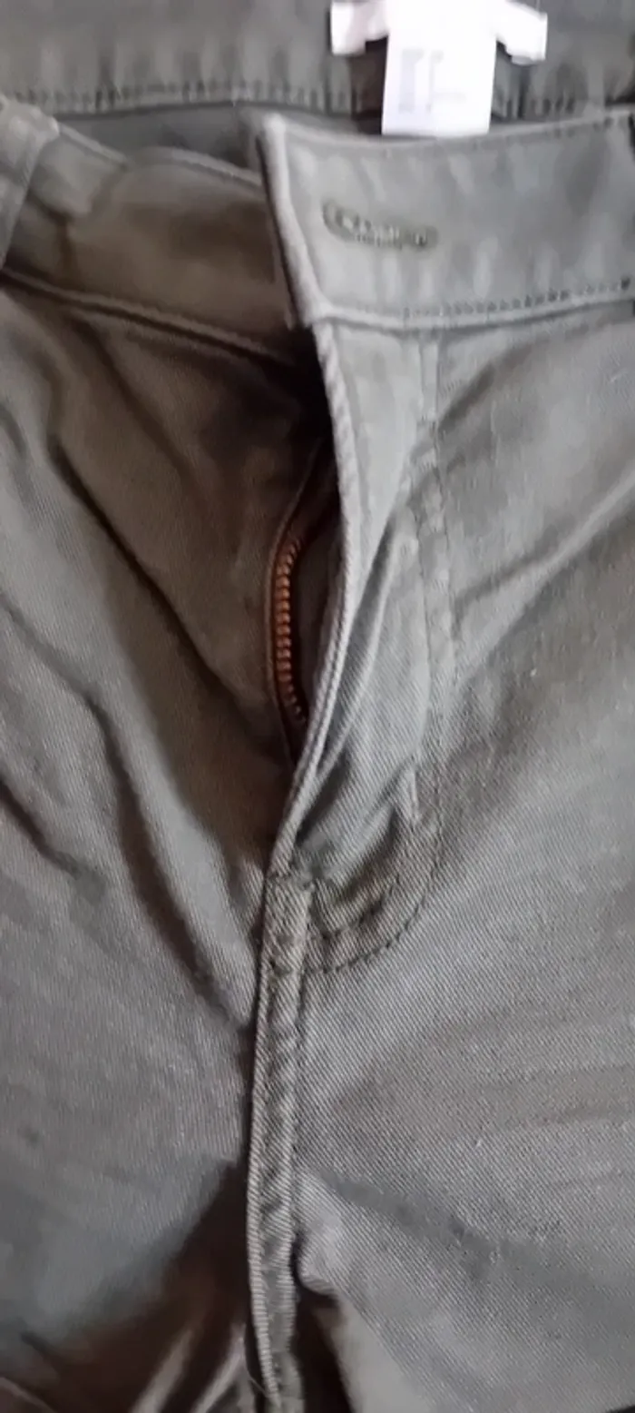 Très joli short en jean kaki taille 38 h&m en parfait état - photo numéro 4