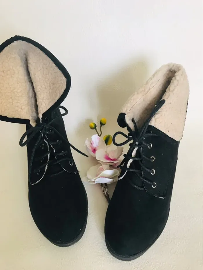 Bottines noires fourrées quasi neuves - photo numéro 4