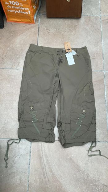 Pantacourt kaki neuf T42 (n°24)