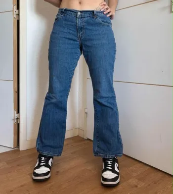 Jean Levi’s 550 Relaxed Bootcut femme bleu 2000s y2k Rare Collector taille 38/40 M/L us taille basse