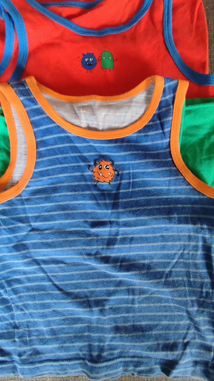 Lot sous vêtements débardeurs garçon Primark - photo numéro 2