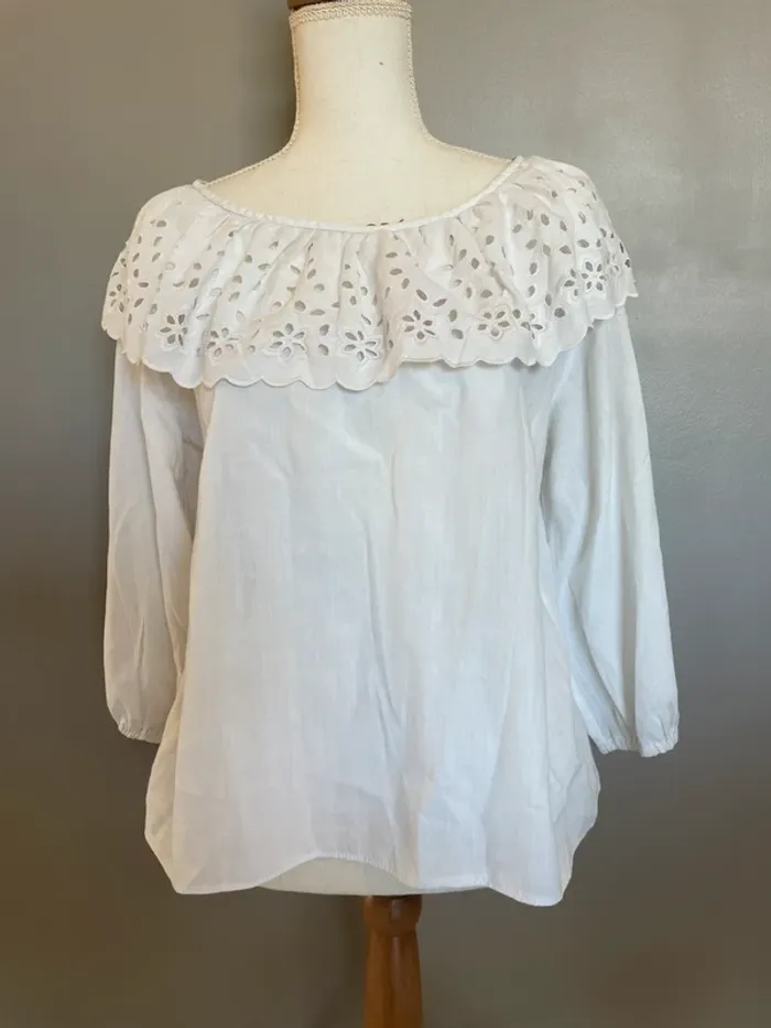 Blouse blanche en dentelle