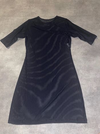 Robe noire transparente