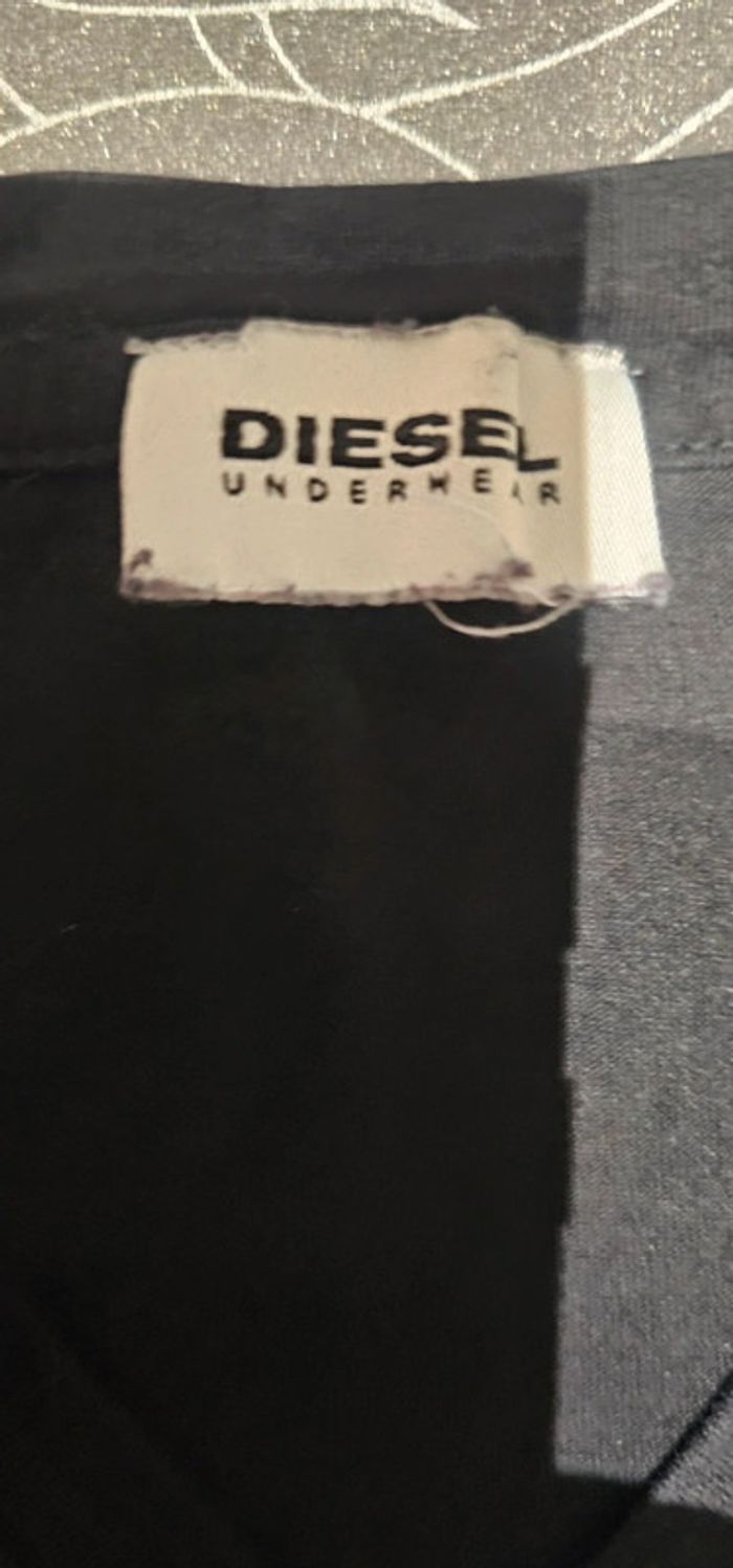 Tee shirt diesel taille s/m - photo numéro 2