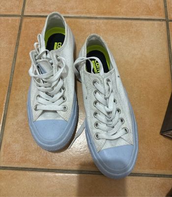 Converse bleu et blanche